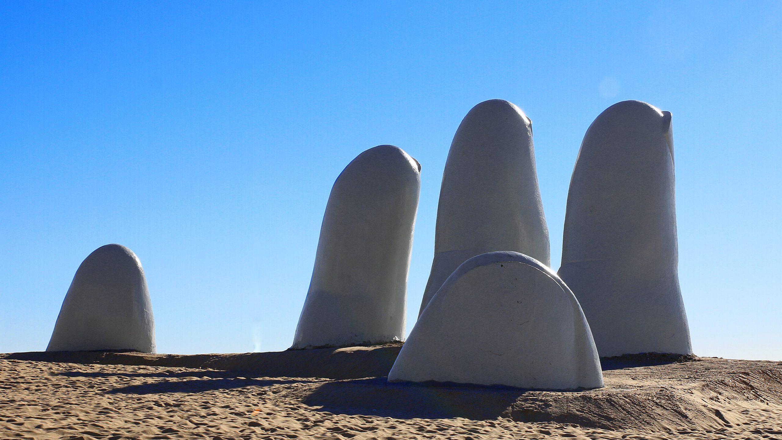 https://www.omintassistance.com.ar/blog/wp-content/uploads/2025/01/Uruguay-1-scaled.jpg